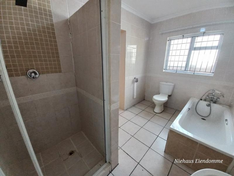 To Let 4 Bedroom Property for Rent in Gustrouw Western Cape